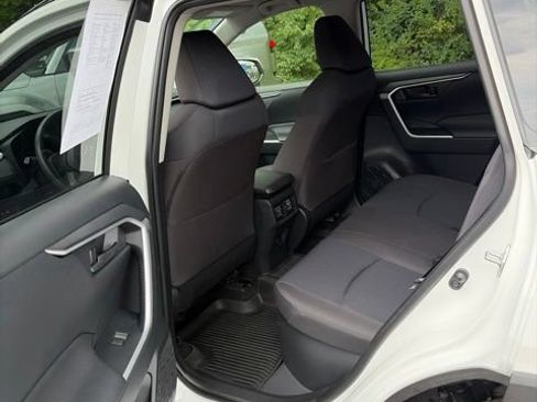 Used 2023 Toyota RAV4 LE AWD/4WD image 32