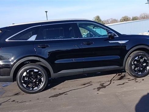 New 2026 Kia Sorento S image 3