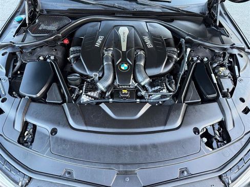 Used 2018 BMW 750i xDrive image 45