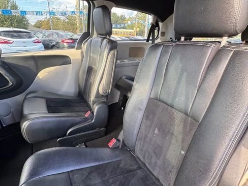 Used 2018 Dodge Grand Caravan SXT image 14