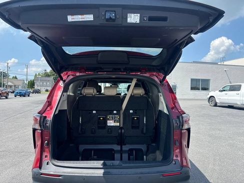 Used 2023 Toyota Sienna XLE AWD/4WD image 6