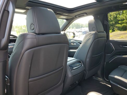 Used 2024 Cadillac Escalade Sport image 11