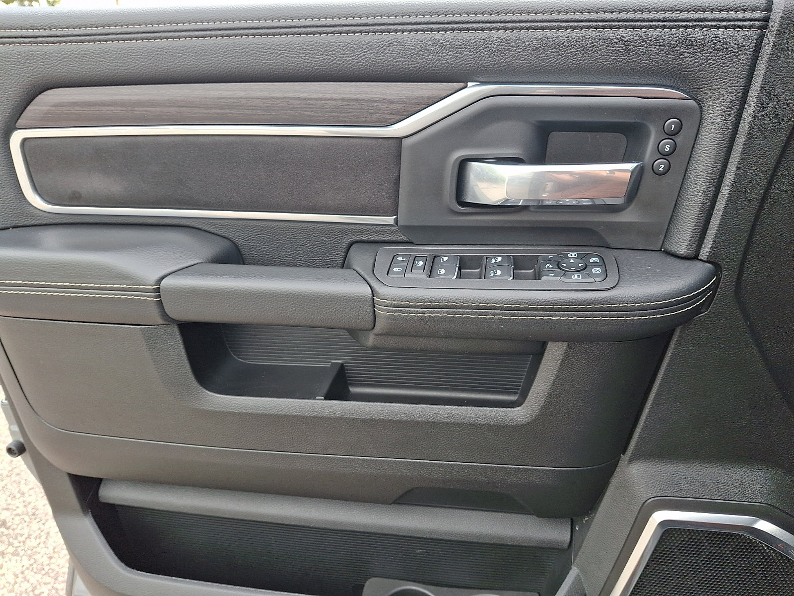 Used 2025 RAM 2500 Laramie w/ Night Edition AWD/4WD image 20