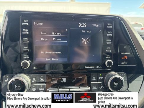 Used 2022 Toyota Highlander XLE AWD/4WD image 16