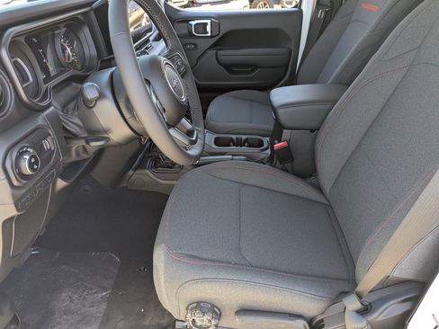 New 2025 Jeep Gladiator Rubicon w/ Convenience Group image 13