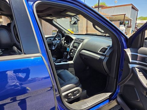 Used 2014 Ford Explorer XLT w/ Equipment Group 202A FWD image 40