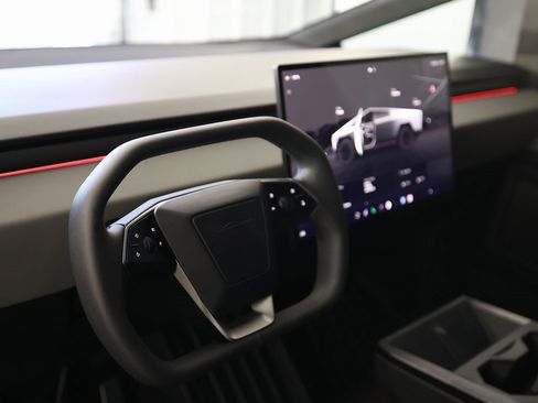 Used 2025 Tesla Cybertruck AWD Crew Cab image 18
