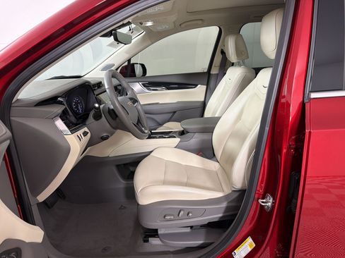 Used 2024 Cadillac XT6 Premium Luxury w/ Technology Package FWD image 5