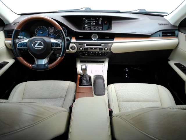 Used 2016 Lexus ES 350 w/ Luxury Package w/Wood Trim FWD image 3