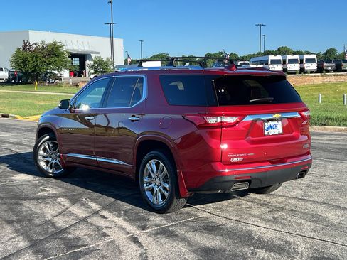 Used 2019 Chevrolet Traverse High Country w/ LPO, Cargo Package AWD/4WD image 2
