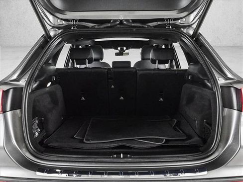 Used 2023 Mercedes-Benz GLA 250 4MATIC image 6