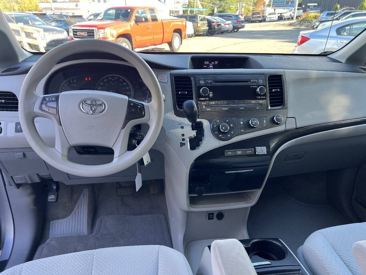 Used 2012 Toyota Sienna LE w/ Towing Pkg AWD/4WD image 15
