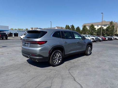 Used 2025 Buick Enclave Preferred FWD image 3