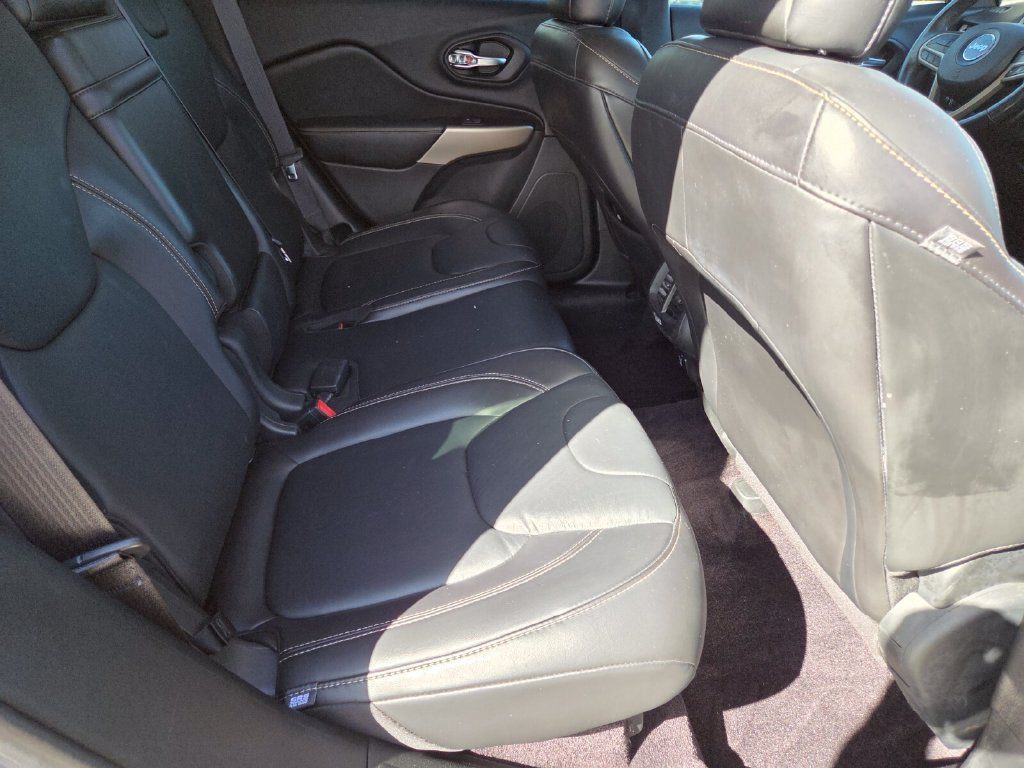 Used 2017 Jeep Cherokee Limited w/ Technology Group FWD image 18