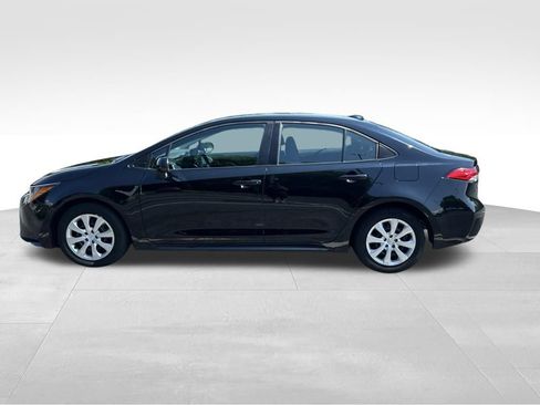 Used 2024 Toyota Corolla LE FWD image 2