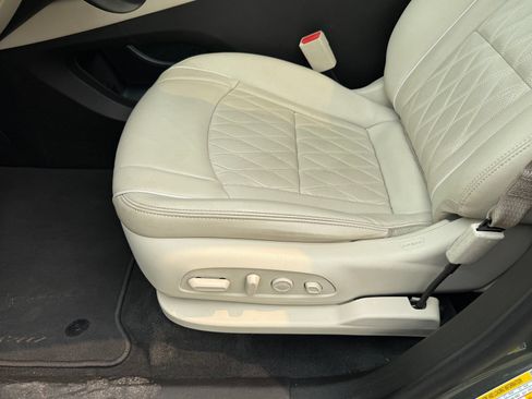 Used 2023 Buick Enclave Avenir w/ Avenir Technology Package AWD/4WD image 2