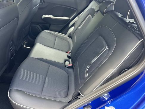 Certified 2025 Hyundai Venue Limited FWD image 19