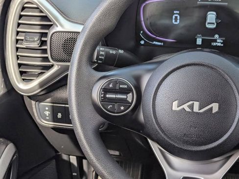 Used 2025 Kia Soul LX w/ LX Technology Package image 19