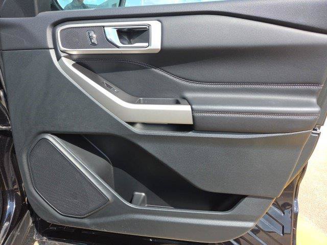 Certified 2024 Ford Explorer XLT RWD image 21