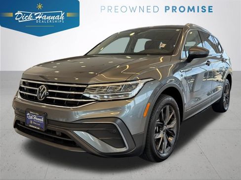Used 2023 Volkswagen Tiguan SE FWD image 1