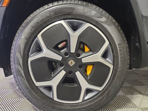 Used 2024 Rivian R1S Adventure AWD/4WD image 9