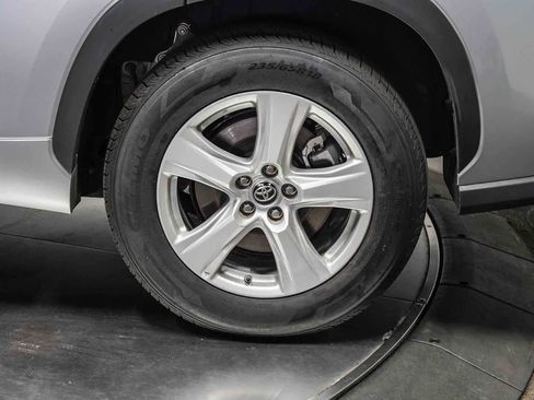 Used 2025 Toyota Highlander LE FWD image 10