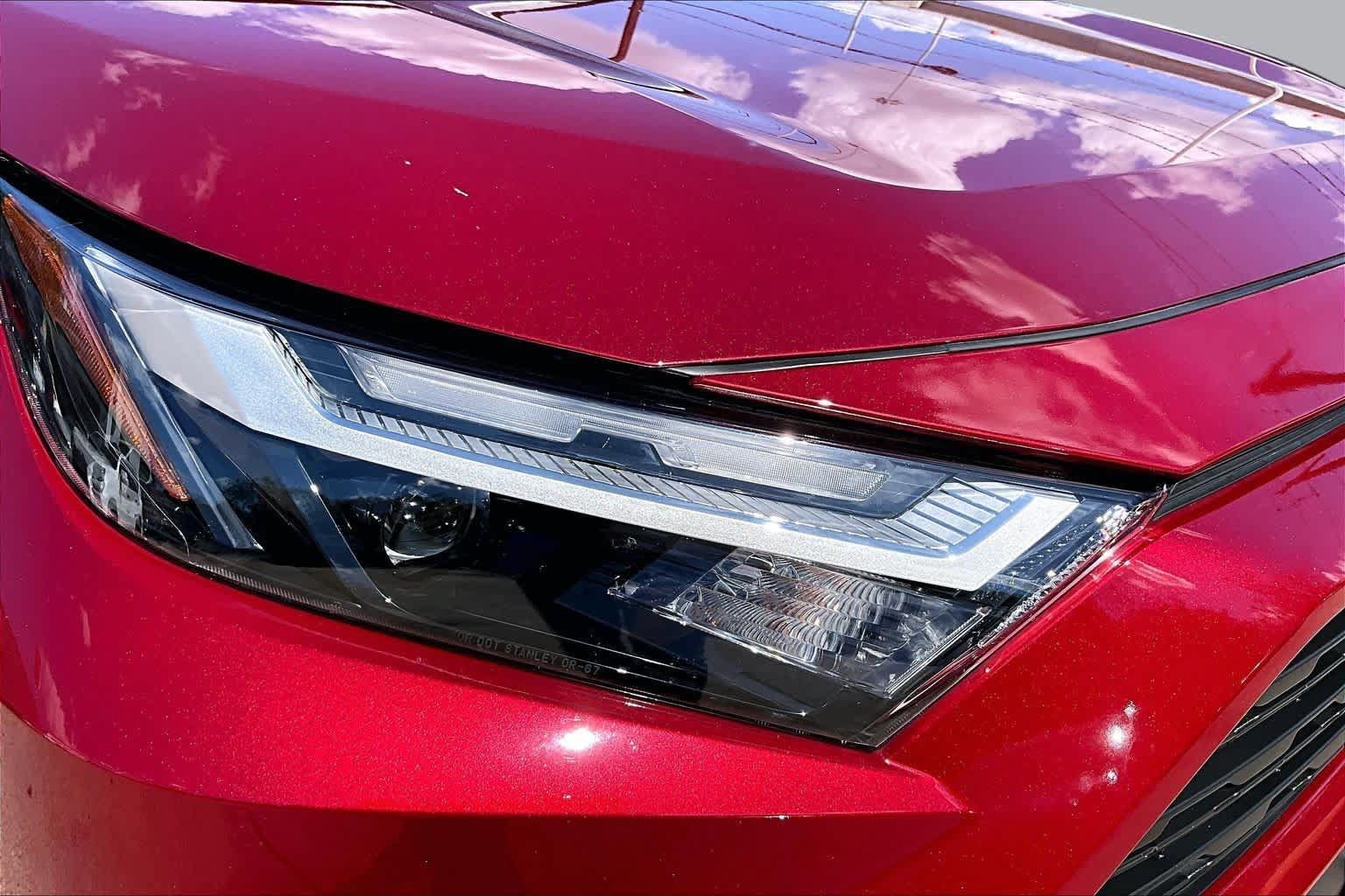 Used 2025 Toyota RAV4 XLE FWD image 25