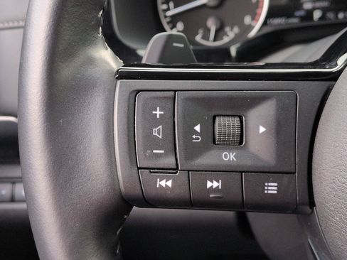 Used 2025 Nissan Pathfinder SL AWD/4WD image 18