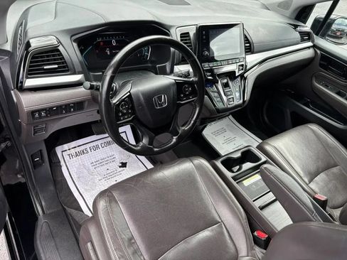 Used 2018 Honda Odyssey Elite image 2