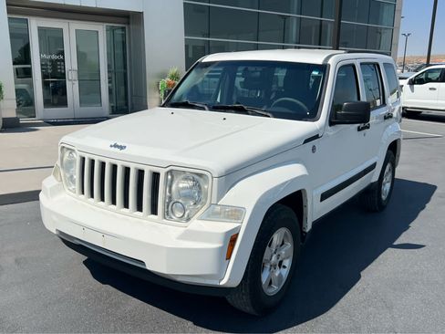 Used 2010 Jeep Liberty Sport AWD/4WD image 2