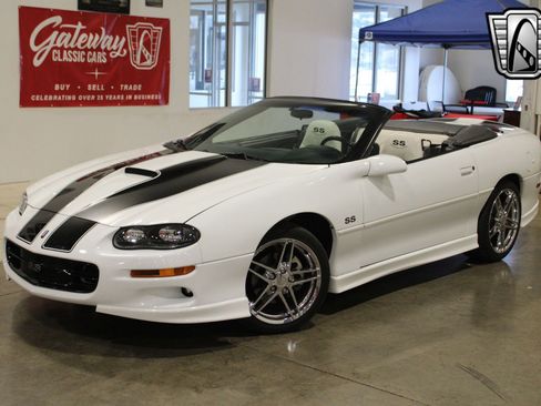 Used 2001 Chevrolet Camaro Z28 w/ SS Performance/Appearance Pkg image 16