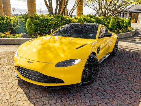 Used 2023 Aston Martin V8 Vantage Coupe image 31
