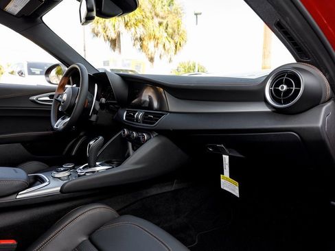 New 2025 Alfa Romeo Giulia AWD w/ Driving Assist Package image 39