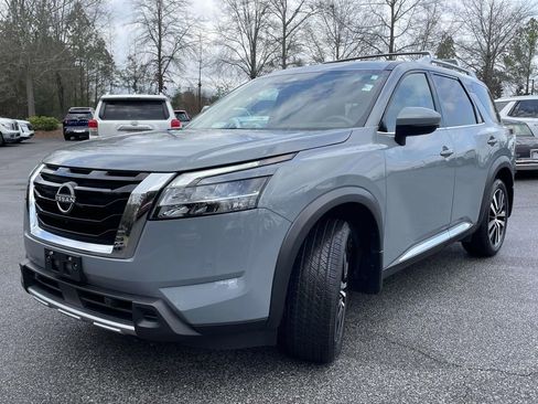 Used 2024 Nissan Pathfinder Platinum image 7