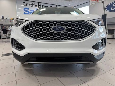 Used 2024 Ford Edge SEL w/ Convenience Package AWD/4WD image 2