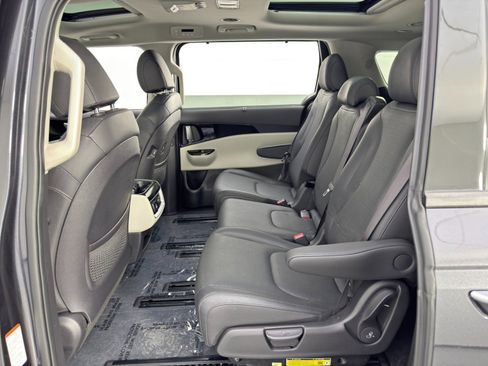 Used 2024 Kia Carnival SX Prestige image 49