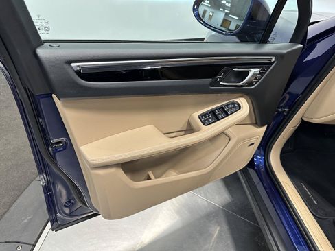 Certified 2026 Porsche Macan AWD/4WD image 15
