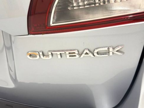 Used 2018 Subaru Outback 2.5i Limited AWD/4WD image 11