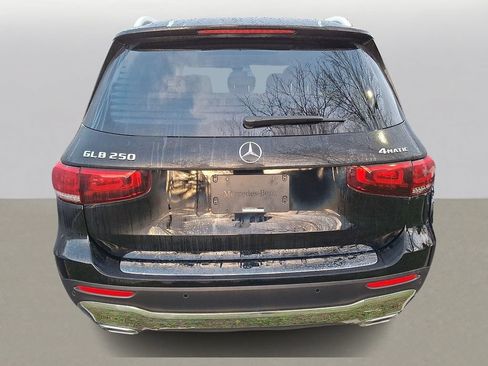 Used 2023 Mercedes-Benz GLB 250 4MATIC image 4