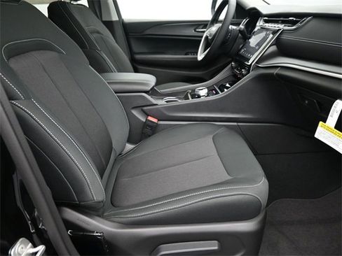 New 2024 Jeep Grand Cherokee Laredo X image 12