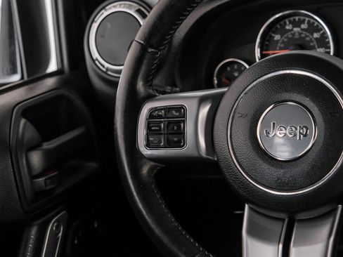 Used 2016 Jeep Wrangler Unlimited Rubicon image 15