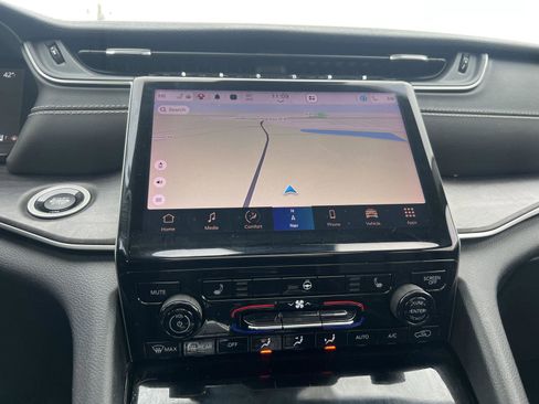 Used 2021 Jeep Grand Cherokee L Limited image 16