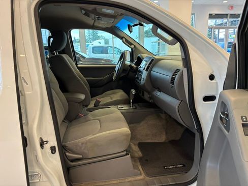 Used 2013 Nissan Frontier SV AWD/4WD image 18