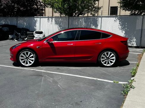Used 2018 Tesla Model 3 Long Range RWD image 4