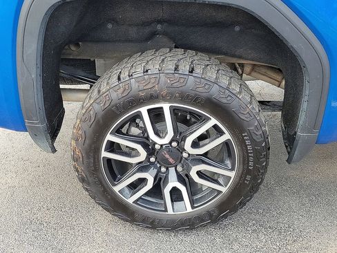 Used 2024 GMC Sierra 1500 AT4 w/ Technology Package image 7