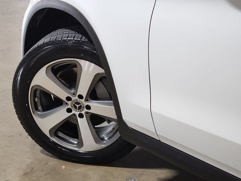 Used 2019 Mercedes-Benz GLC 300 image 23