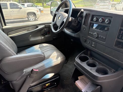 Used 2011 Chevrolet Express 3500 RWD image 8