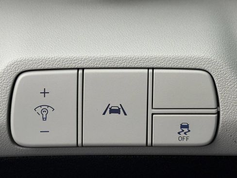 Used 2021 Hyundai Elantra Limited image 27