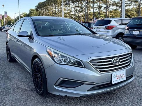Used 2017 Hyundai Sonata SE FWD image 3