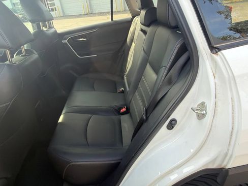 Used 2020 Toyota RAV4 XLE Premium FWD image 17